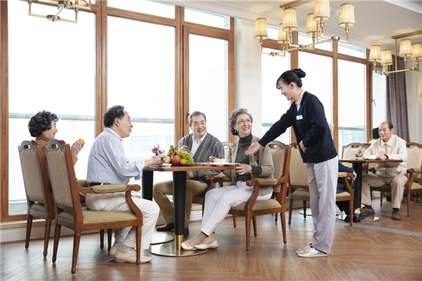 8项养老机构服务行业标准正式实施 椿萱茂率先对标，打造健康养老新标杆